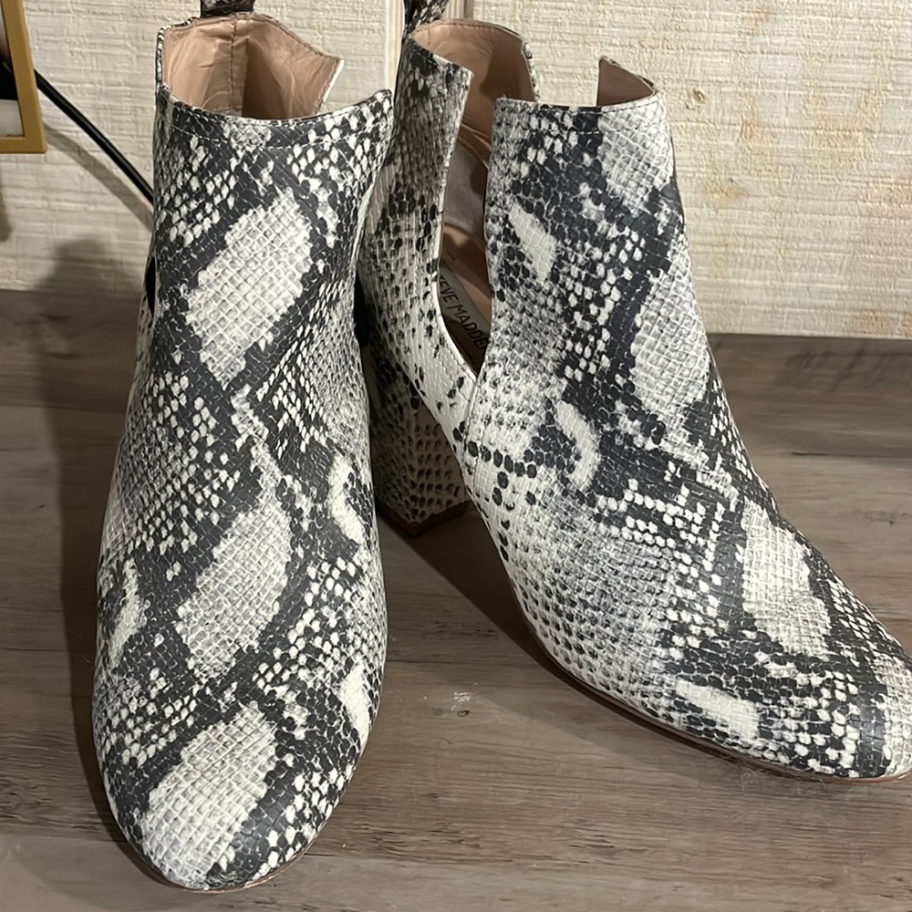 Steve Madden Snake skin boots